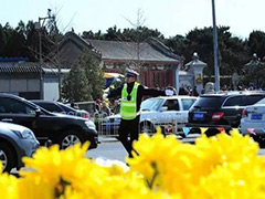 北京首个清明祭扫高峰日，天顺祥提醒家属乘坐公共交通错峰出行