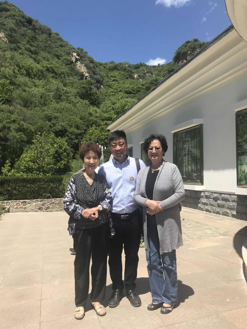 天顺祥领导与部分表演艺术家合影