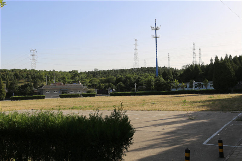 太子峪陵园停车场