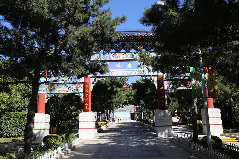 八宝山人民公墓虚静牌楼