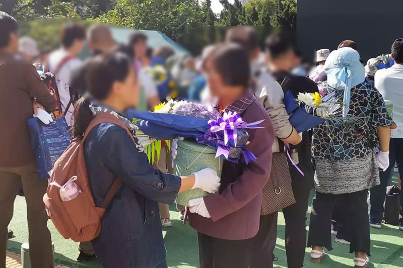 家属参加海葬公祭仪式