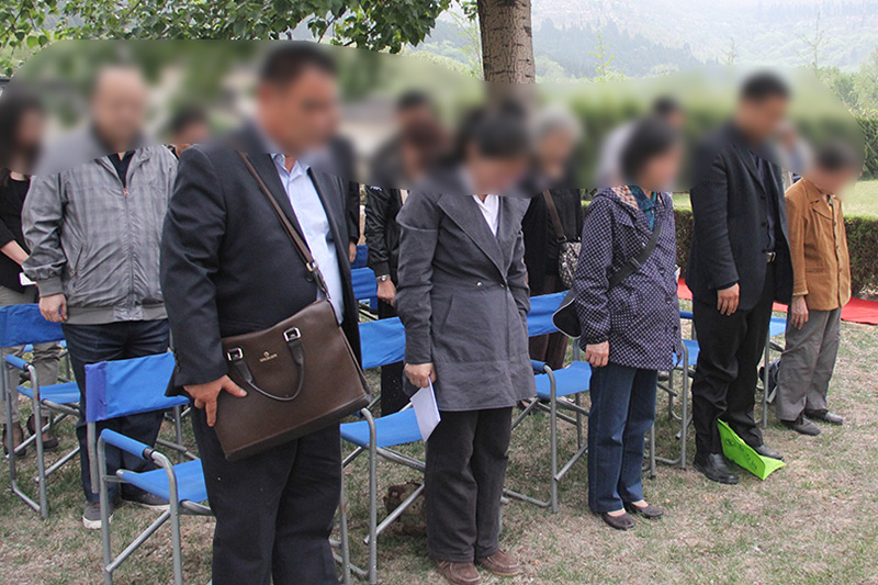 追思会现场亲属致哀
