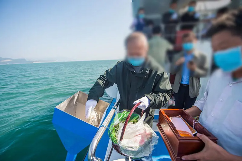 海葬骨灰拌花
