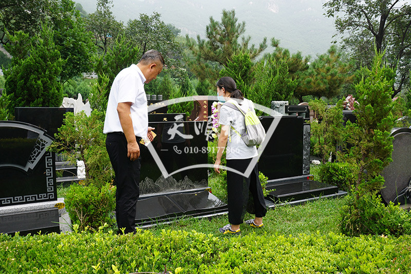 带客户现场看墓