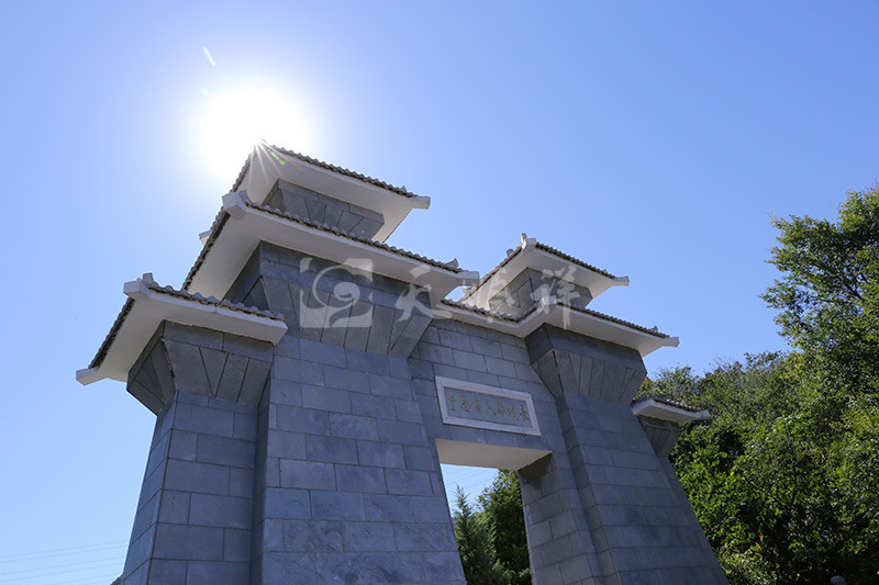 长城华人怀思堂阙门
